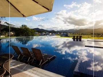 Casa Duplex com Piscina Privativa no Caled�nia