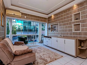 Oportunidade Barra Sul: Apto Reformado Quadra Mar por R$ 750